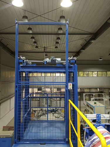 上樓貨運(yùn)電梯上樓貨運(yùn)電梯圖片